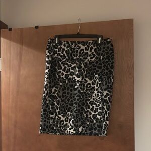 Black and White Knee-Length Pencil Skirt for Night Out